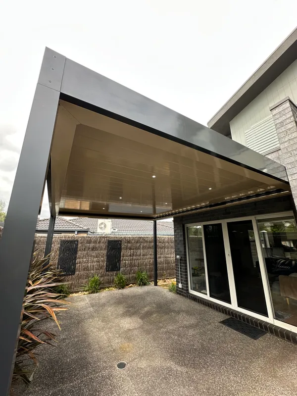 Stratco Allure with lighting detail